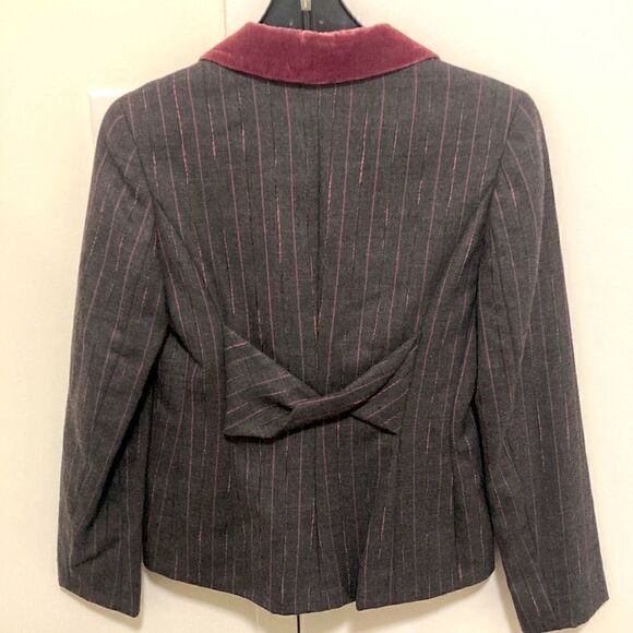 Krizia Poi Wool Jacket with Velvet Color Gray with magenta pin stripe. Size 40. - Picture 3 of 10